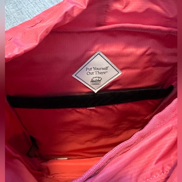 Herschel Lil America Mid. 15” laptop.hot pink - Picture 4 of 6